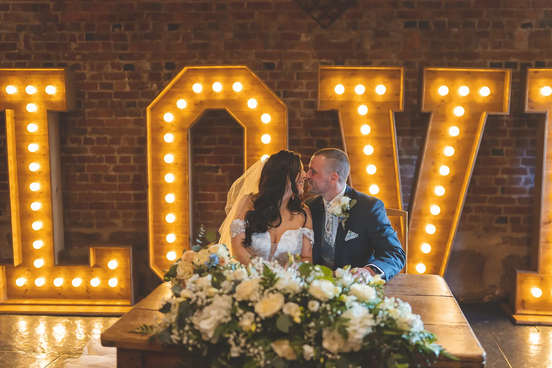 Curradine-Barns-wedding-venue-decor