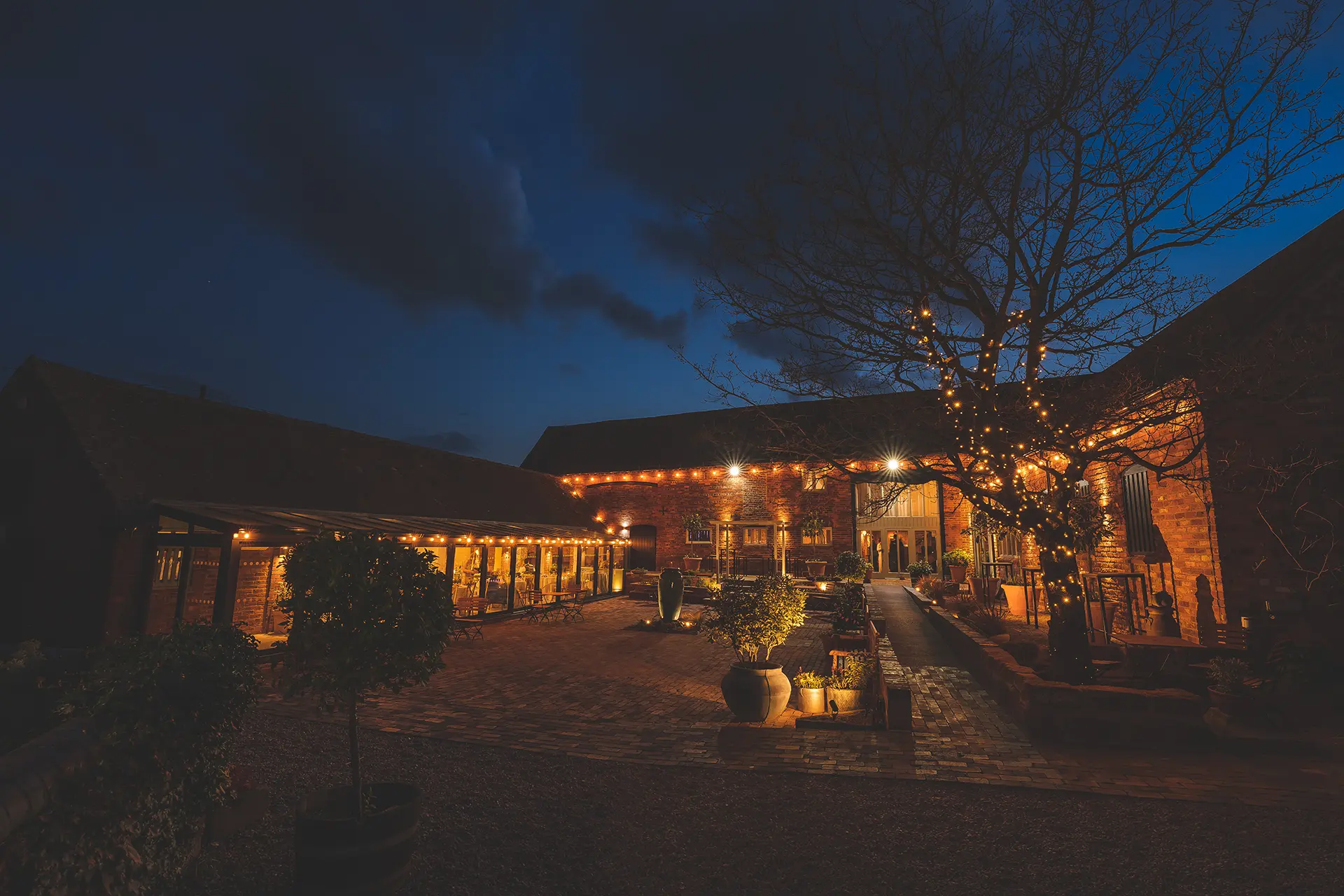 curradine barns at night