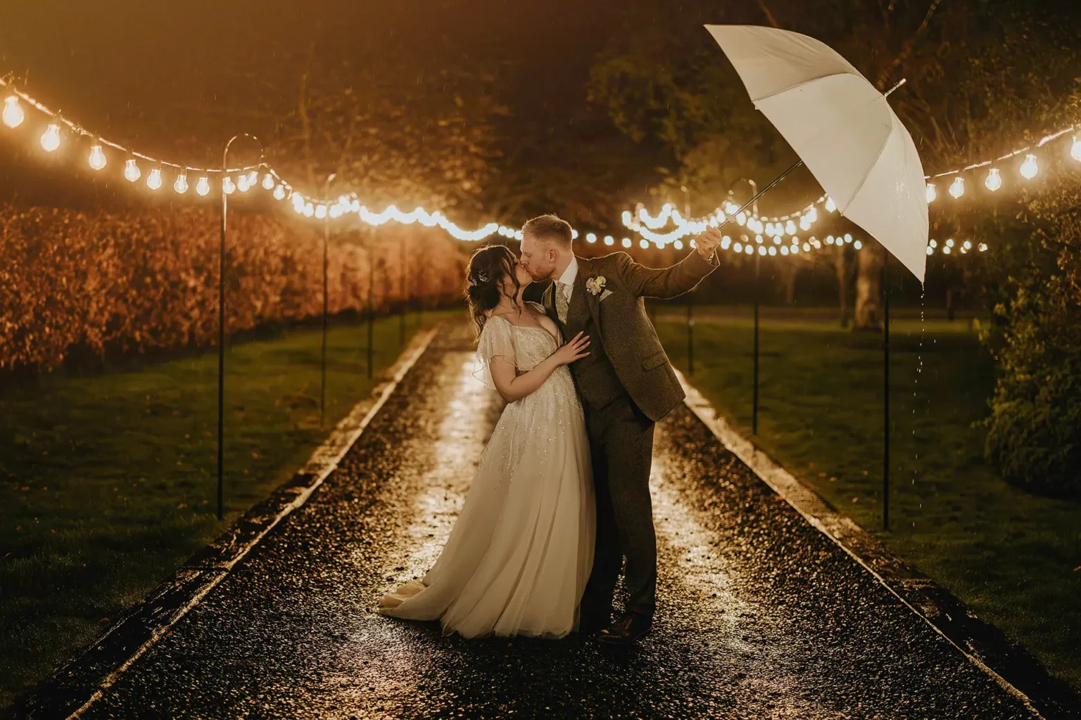 curradine barns couple kissing in the rain