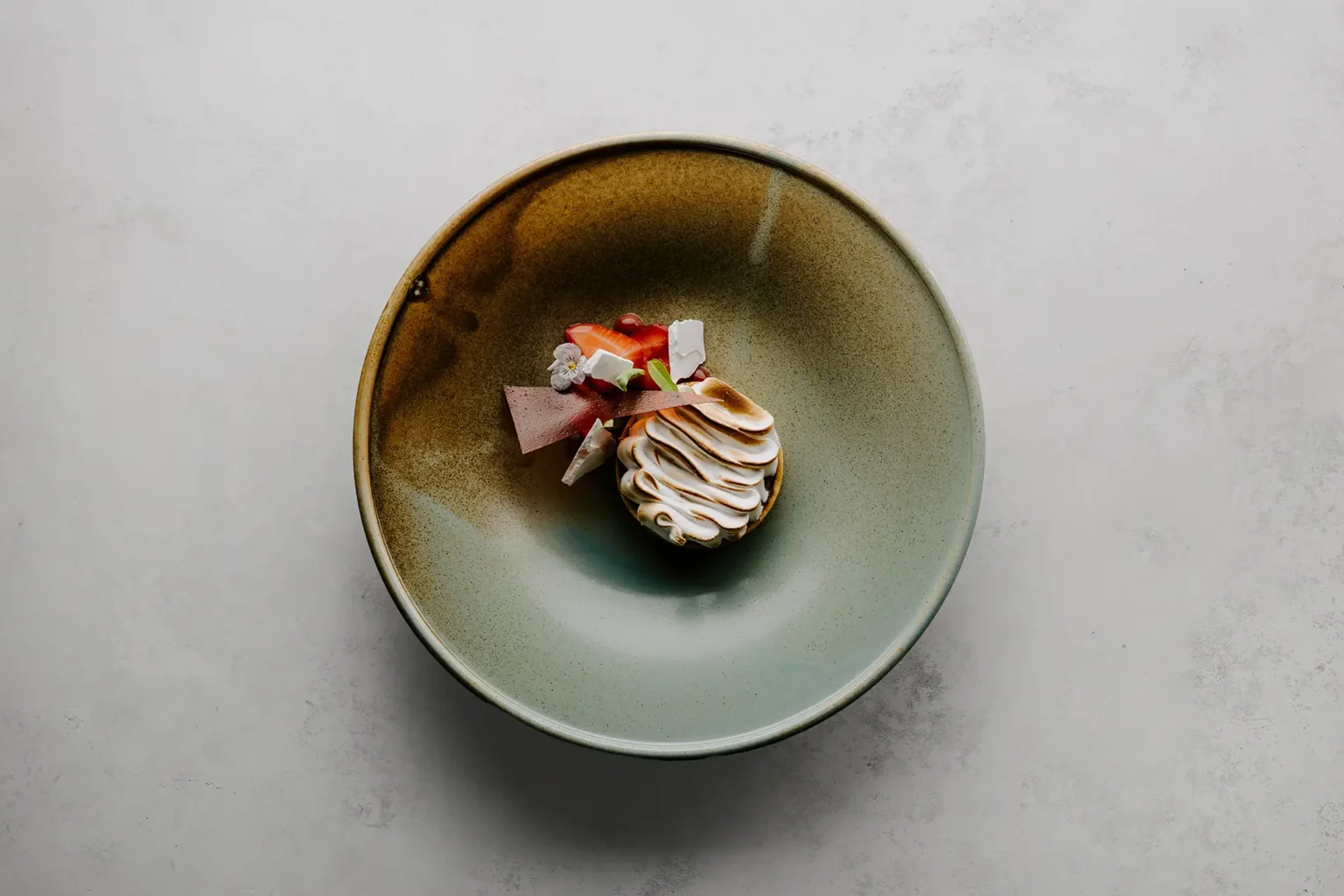 food-&-drink-desserts lemon & strawberry tart bowl summer